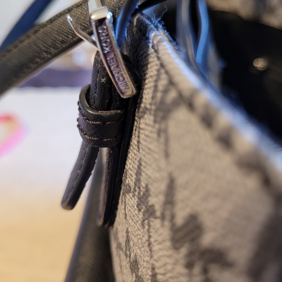 Michael Kors Jet Set Black & Gray Front Card Pocket Open Tote Shoulder Bag EUC - Picture 7 of 16